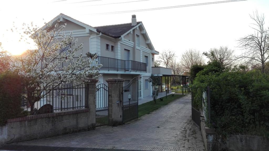 Guesthouse Il Ciliegio Sorbo Serpico Buitenkant foto